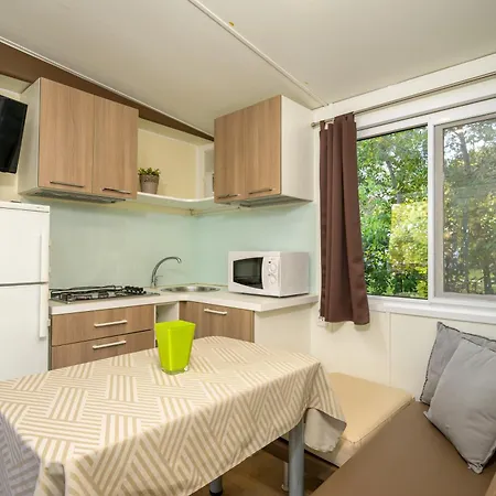 Tatil parkı Mobile Homes Peskera 4*