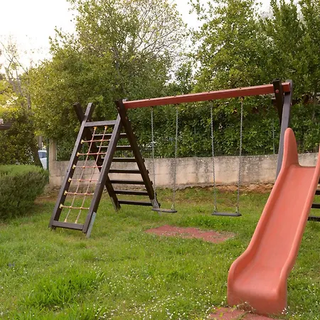 Tatil parkı Mobile Homes Peskera 4*